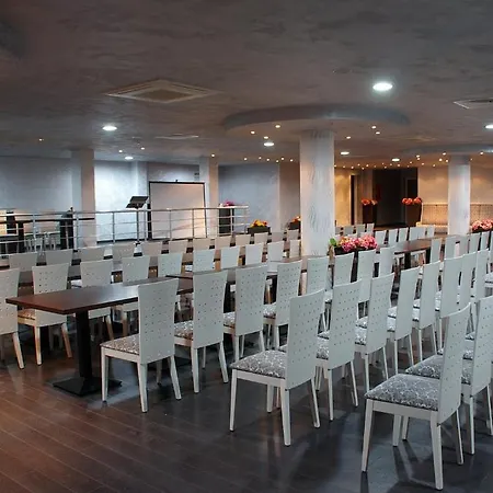 Atlantis Hotel 2*
